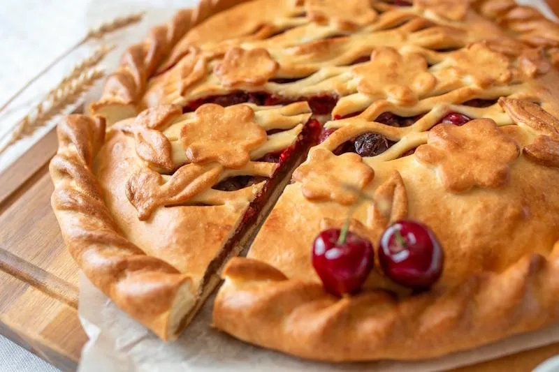 Пирог Вишня-Яблоко (35 см)